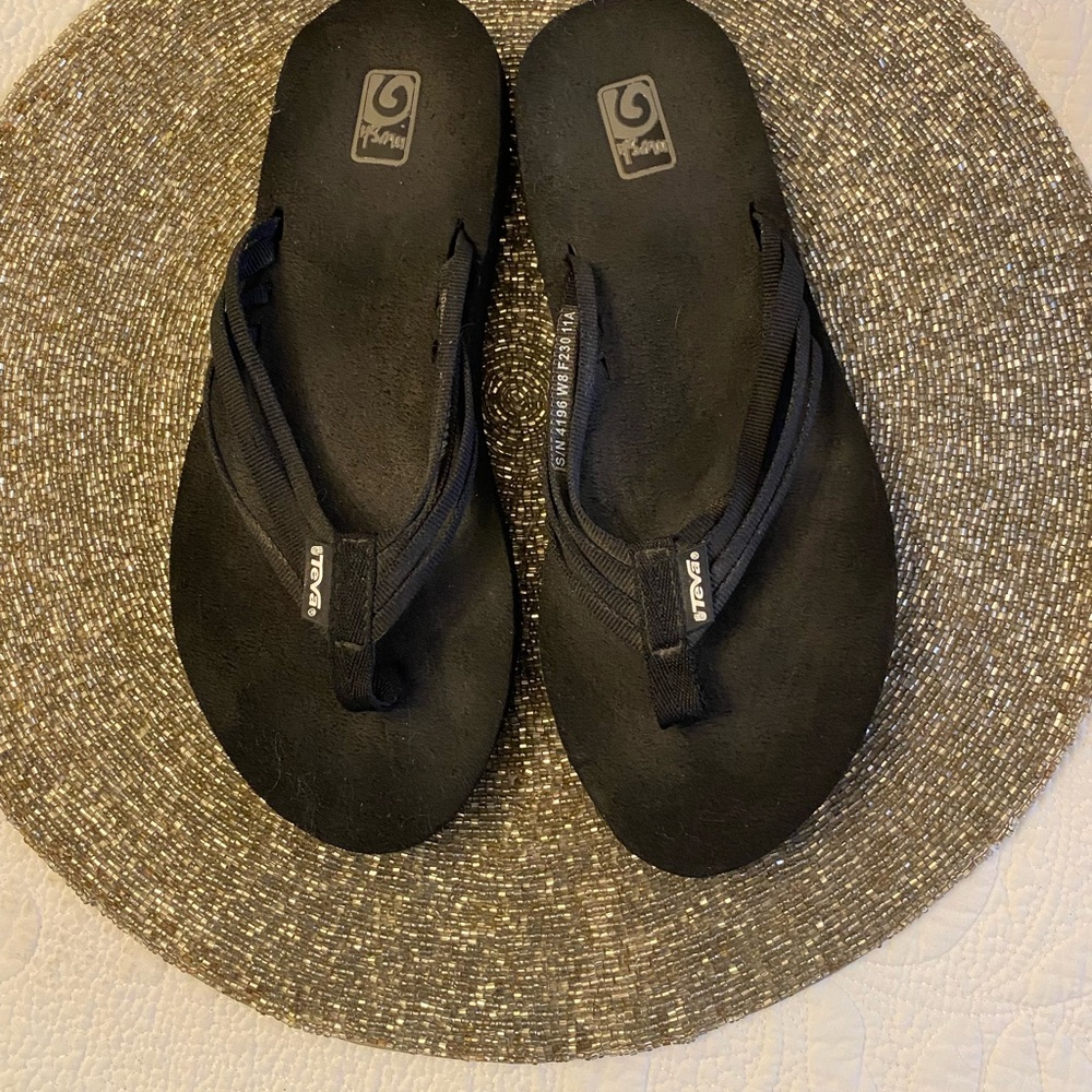 Teva size 8 black sandal